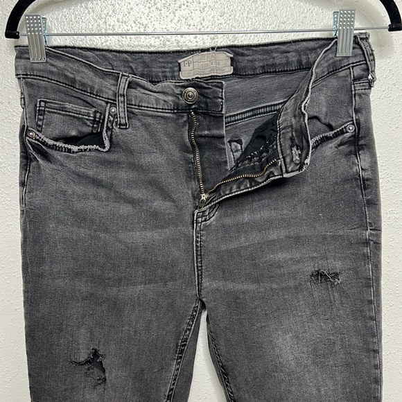 FREE PEOPLE Busted Knee Skinny Jeans Size 29 - Picture 6 of 11